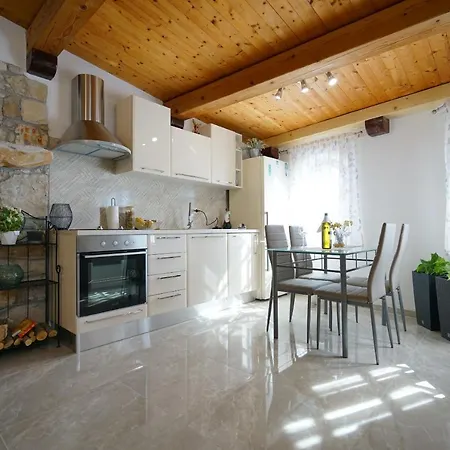Angelina - Stone House Apartment