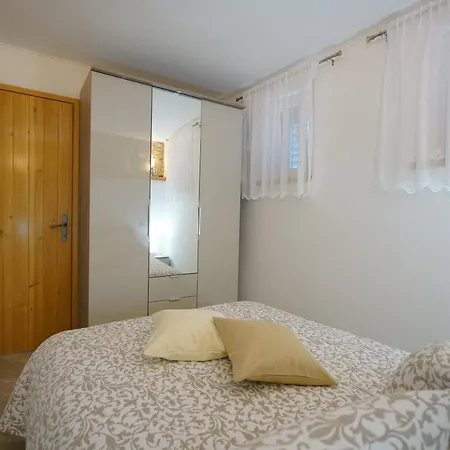 Angelina - Stone House *