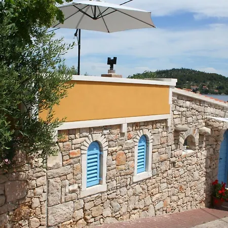 Angelina - Stone House Kali