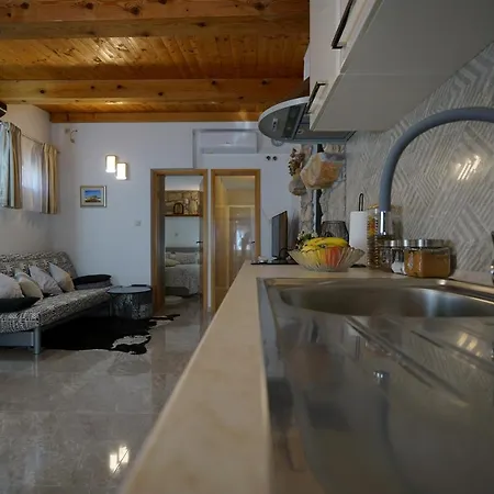 Angelina - Stone House * カリ