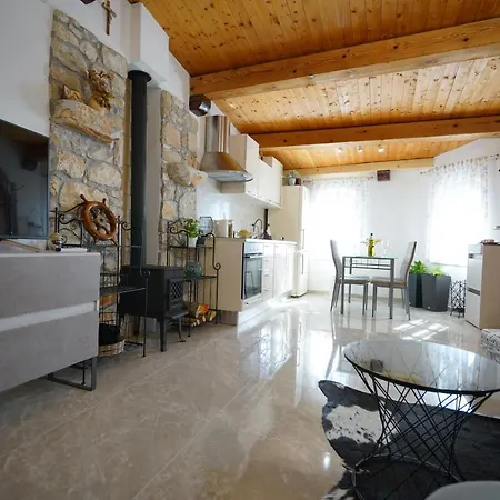 Angelina - Stone House アパート