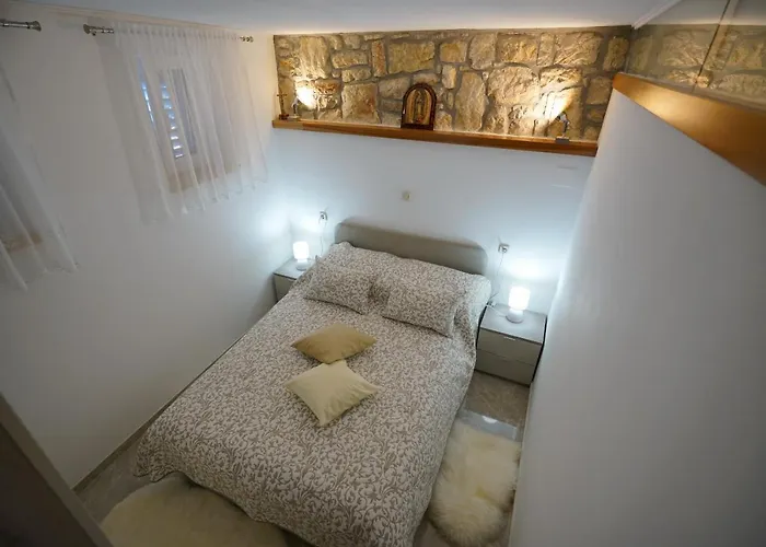 Angelina - Stone House