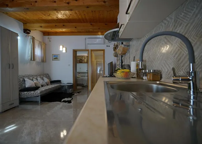 Angelina - Stone House * 卡利