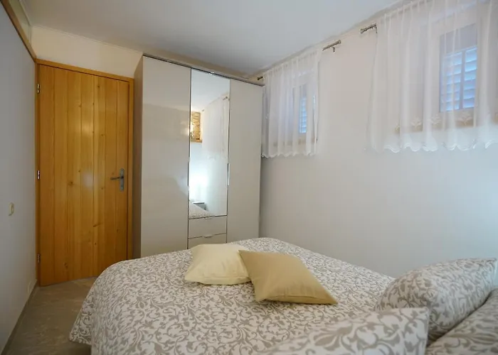 Angelina - Stone House *